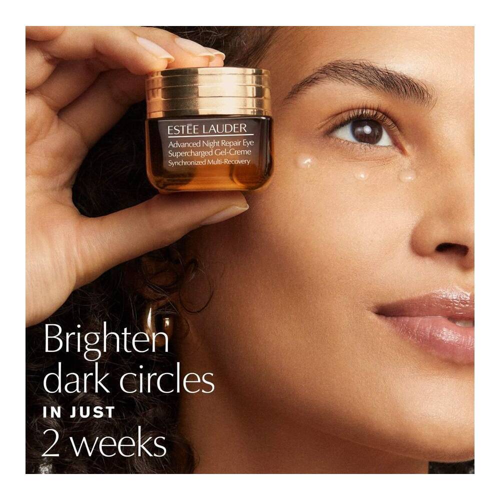  نمای پوست دور چشم پس از استفاده از Advanced Night Repair استی لادر 